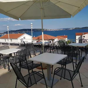 villa-kairos.hotels-in-trogir.com/