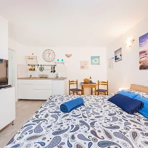 Degrassi Square (adults Only) Apartment